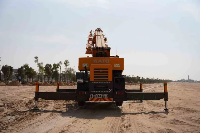 2015 Kato KR25H-V8 SR250Ri Mobile Crane Rear View