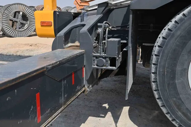 2015 Kato KR25H-V8 SR250Ri Mobile Crane Undercarriage View