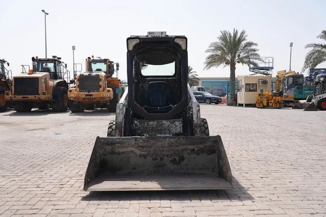 2015 bobcat s450 skid steer loader front view