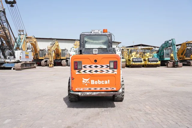 2015 bobcat s450 skid steer loader rear view