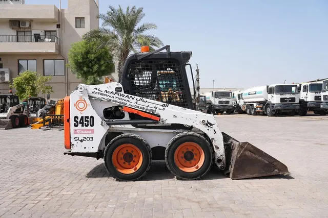 2015 bobcat s450 skid steer loader right side view