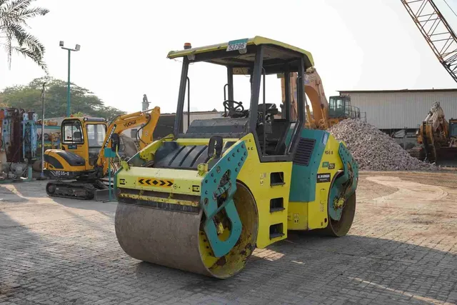 2017 Ammann AV70X Articulated Tandem Roller Front Left View