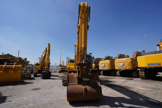 2017 Komatsu PC450LC-8 - Reliable Excavator for Sale-front-view