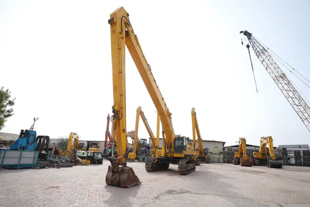 2017 Komatsu PC850SE-8R1 Long Boom Excavator Front Left View