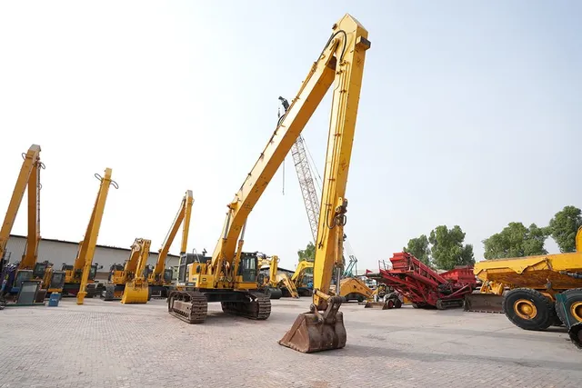 2017 Komatsu PC850SE-8R1 Long Boom Excavator Front Right View