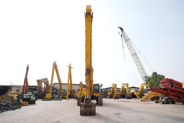 2017 Komatsu PC850SE-8R1 Long Boom Excavator Front View