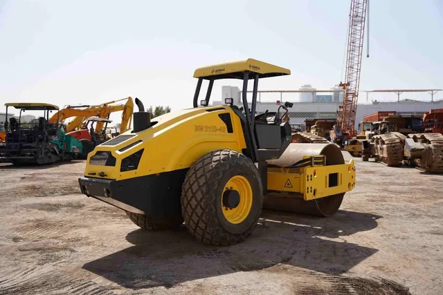 2018 Bomag BW 211 D-40 Single Drum Roller Rear Right View - RO-0445