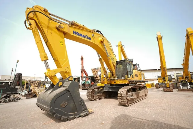 2018 Komatsu PC850SE-8R1 track excavator front left image