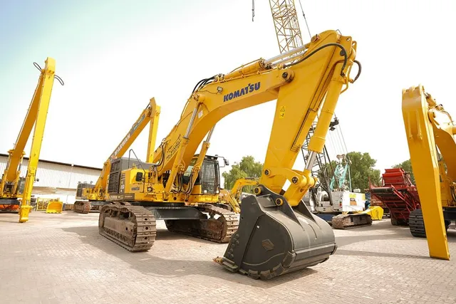 2018 Komatsu PC850SE-8R1 track excavator front right image
