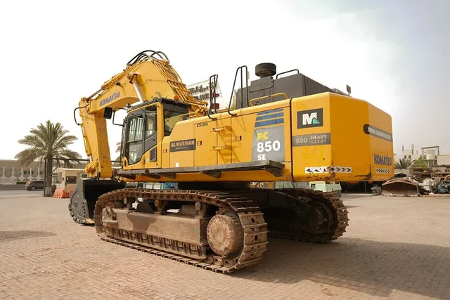 2018 Komatsu PC850SE-8R1 track excavator rear left image