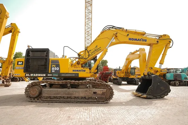 2018 Komatsu PC850SE-8R1 track excavator right side image
