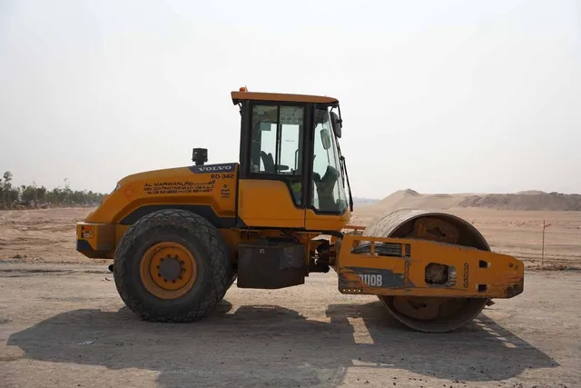 2019 Volvo SD110B Single Drum Roller Right View - RO-0342