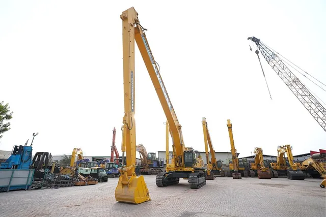 2019 Komatsu PC850-8R1 Long Boom Excavator Front Left View