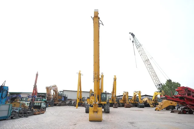 2019 Komatsu PC850-8R1 Long Boom Excavator Front View