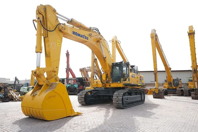 2019 Komatsu PC850-8R1 Track Excavator Front Left View