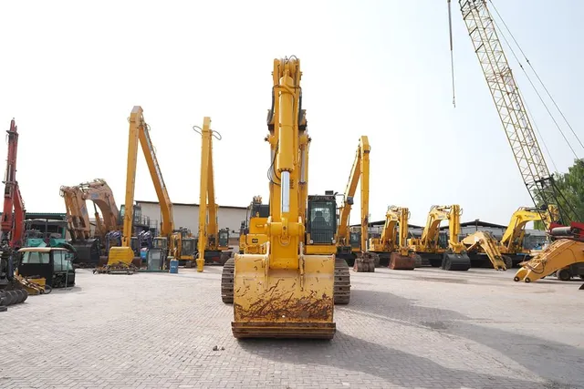 2019 Komatsu PC850-8R1 Track Excavator Front View