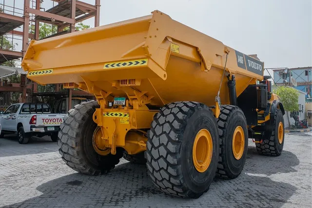 2019 volvo A40G dump truck rear right Image