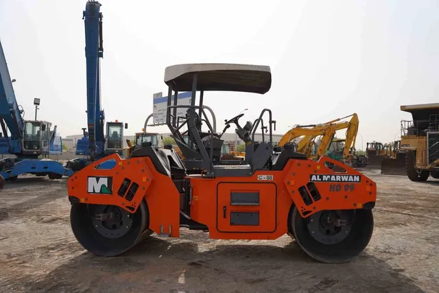 2020 Hamm HD99 Double Drum Roller Right View