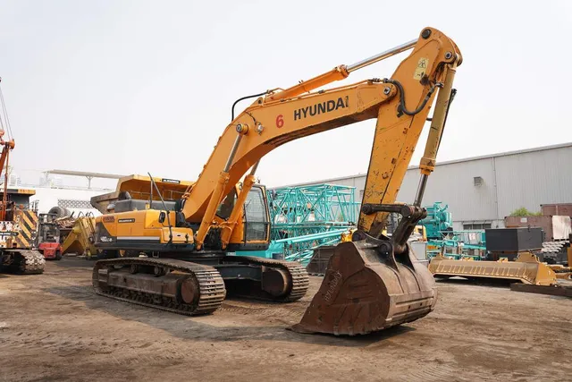 2020 Hyundai 480LC-9S Track Excavator Front Right View