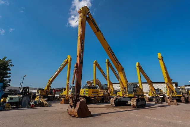 2020 Komatsu PC850-8R1 Long Boom Excavator Front Left View