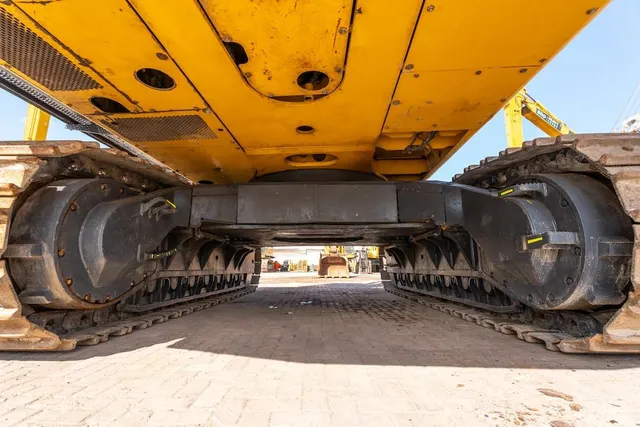 2020 Komatsu PC850-8R1 Long Boom Excavator Under carriage View