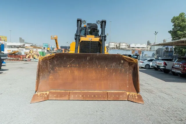 2021 Caterpillar D8T Bulldozer Front View