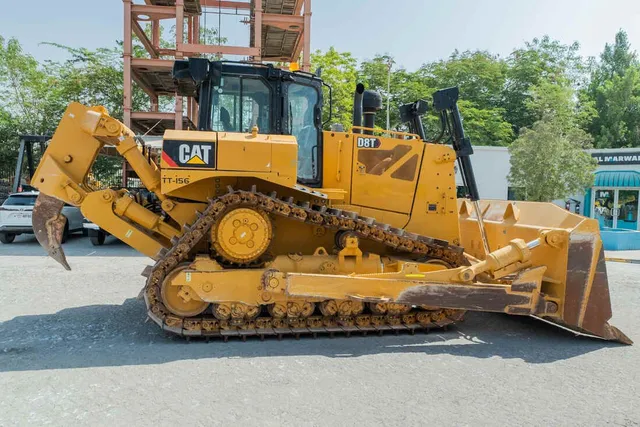 2021 Caterpillar D8T Bulldozer Right Side View