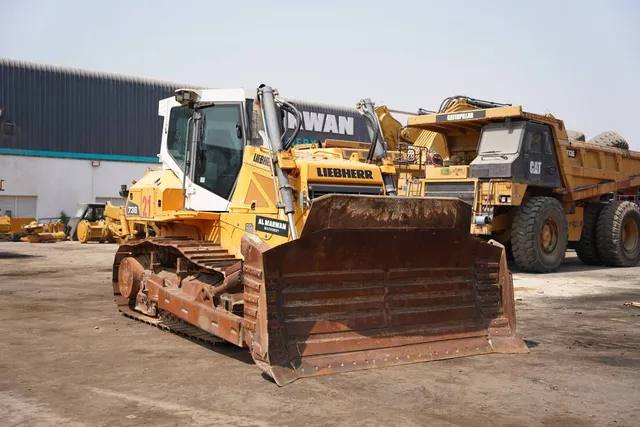 2021_liebherr_736_bulldozer_front_right_view