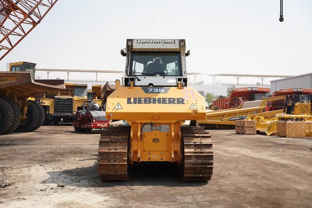 2021_liebherr_736_bulldozer_rear_view