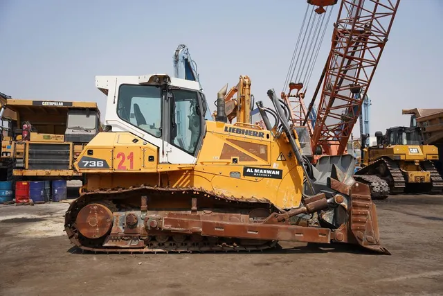 2021_liebherr_736_bulldozer_right_side_view