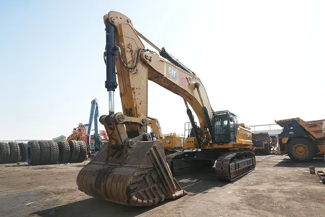 2022 Cat 395 Excavator Front Left View