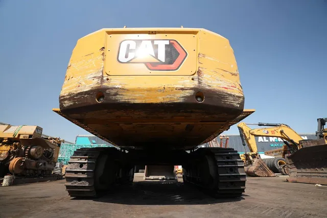 2022 Cat 395 Track Excavator Front undercarriage