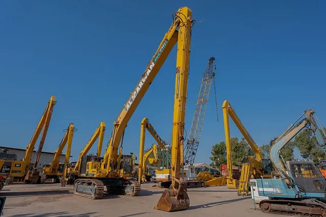 2023 Komatsu PC850-8R1 Long Boom Excavator Front Right View