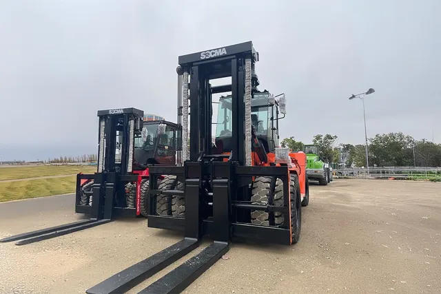 Socma HNF-250 Forklift Front Image
