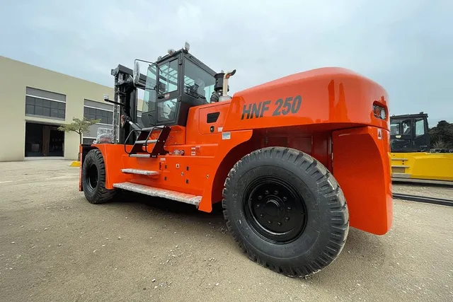 Socma HNF-250 Forklift Rear Left Image