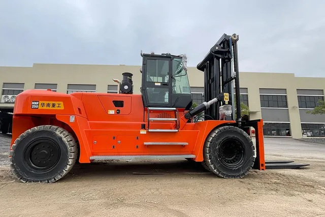 Socma HNF-250 Forklift RIght Side Image