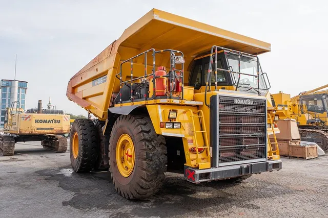 2024 Komatsu HD465-7EO Rigid Dump Truck Front Right View