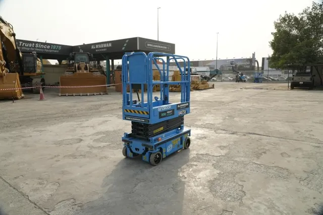 Sinoboom 0407SE Electric Scissor Lift Front Left View
