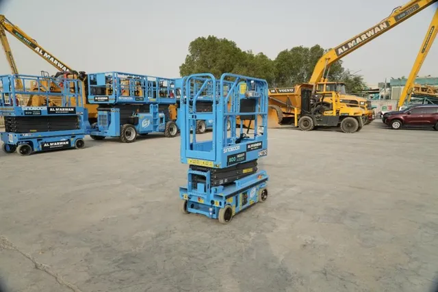 Sinoboom 0407SE Electric Scissor Lift Rear RIght View