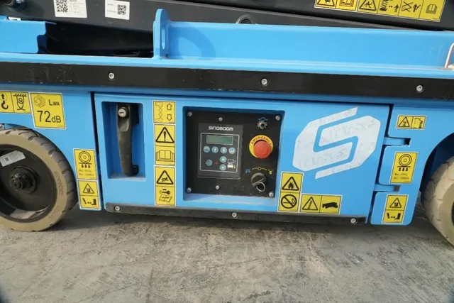 Sinoboom 0407SE Electric Scissor Lift Buttons View