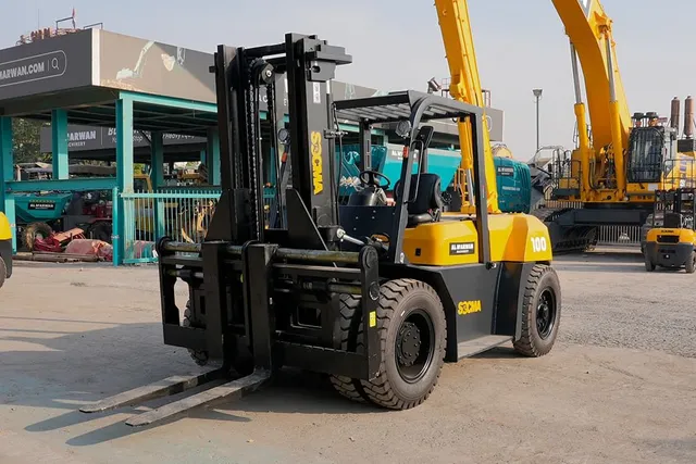 Socma HNF-100 Diesel Forklift Front Left View