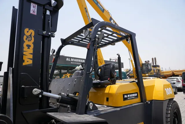 Socma HNF-100 Diesel Forklift Inside Cabin View
