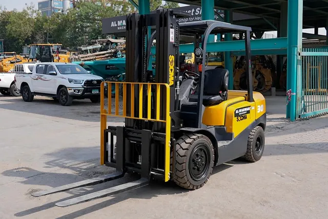 2025 Socma HNF-30 Diesel Forklift Front Left View