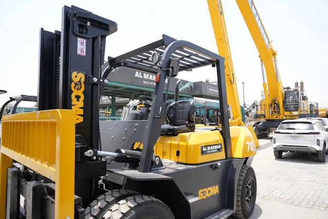 Socma HNF-70 Diesel Forklift Inside Cabin View