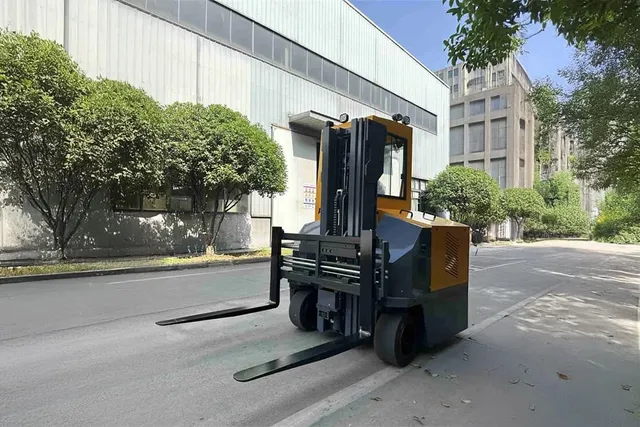 2025 Socma MQK30 All-Directional Electric Forklift Front Left View