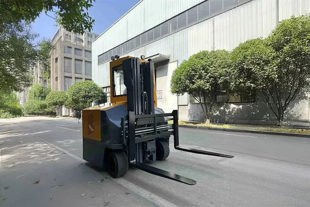 2025 Socma MQK30 All-Directional Electric Forklift Front Right View