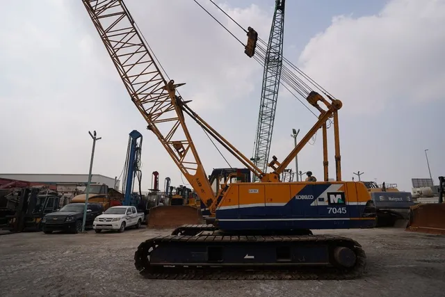 1995 Kobelco 7045 Crawler Crane CRC-0194 - left side- Al Marwan Machinery