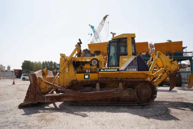 Komatsu Bulldozer D275A-2 - 2004 - left side view| Al Marwan Machinery