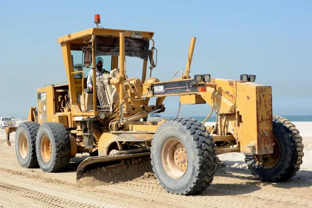 Rent motor grader with 4.2 blade width | Al Marwan