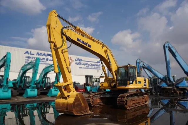 Rent Large 45-Ton Track Excavators | Al Marwan
